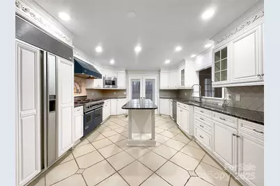 323 Glen Eagles Road E, Statesville, NC 28625 - Photo 2