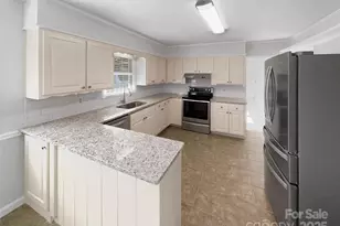 3141 Gardner Park Dr, Gastonia, NC 28054 - Photo 14