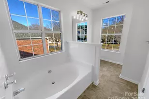 6829 Bickham Ln, Charlotte, NC 28269 - Photo 16