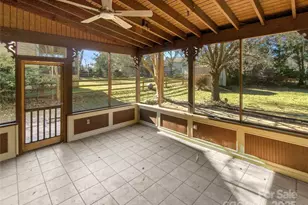 6829 Bickham Ln, Charlotte, NC 28269 - Photo 10