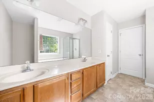 9127 Brocklehurst Ln, Charlotte, NC 28215 - Photo 18