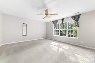 9127 Brocklehurst Ln, Charlotte, NC 28215 - Photo 16