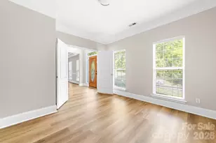 9127 Brocklehurst Ln, Charlotte, NC 28215 - Photo 4