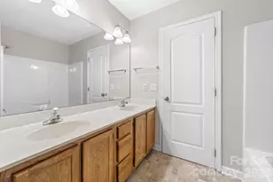 9127 Brocklehurst Ln, Charlotte, NC 28215 - Photo 24