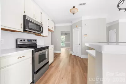 9127 Brocklehurst Lane, Charlotte, NC 28215 - Photo 10