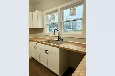 102 S Watterson Street, Kings Mountain, NC 28086 - Photo 6