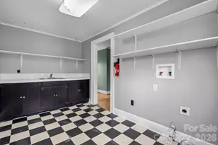 925 12th Ave NW, Hickory, NC 28601 - Photo 14