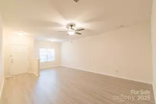 2009 Amos Oaks Ln, Charlotte, NC 28215 - Photo 2