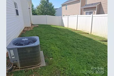 2009 Amos Oaks Lane, Charlotte, NC 28215 - Photo 18