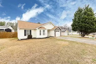 11015 Olde English Dr, Charlotte, NC 28216 - Photo 4