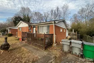 2906 Cedarhurst Dr, Charlotte, NC 28269 - Photo 2