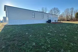 1557 Autumn Ln, Lincolnton, NC 28092 - Photo 2