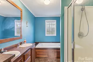 3195 N Clear Creek Rd, Hendersonville, NC 28792 - Photo 16