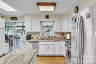 219 Raintree Dr, Hendersonville, NC 28791 - Photo 6