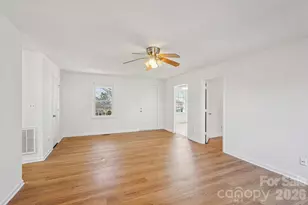 11000 Mallard Crossing Dr, Charlotte, NC 28262 - Photo 6