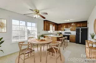 11000 Mallard Crossing Dr, Charlotte, NC 28262 - Photo 8