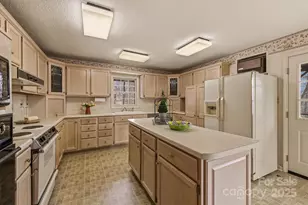 119 Crest Hill Dr, Morganton, NC 28655 - Photo 8