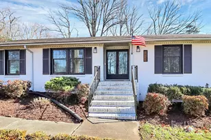 1932 Stoneyridge Dr, Charlotte, NC 28214 - Photo 2