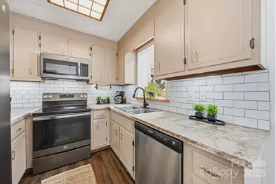 1007 Millbrook Place SE, Lenoir, NC 28645 - Photo 14