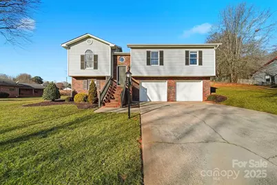 1007 Millbrook Place SE, Lenoir, NC 28645 - Photo 2