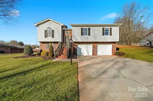 1007 Millbrook Pl SE, Lenoir, NC 28645 - Photo 2