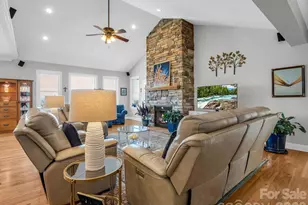 71 Carriage Highlands Ct, Hendersonville, NC 28791 - Photo 4