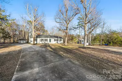 1045 Elizabeth Drive, Dallas, NC 28034 - Photo 4