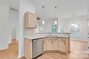 311 Margaret Kelly Ct, Charlotte, NC 28216 - Photo 12