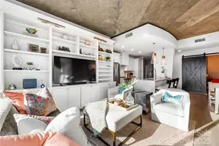 210 N Church St, Charlotte, NC 28202 - Photo 4