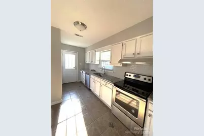 2109 Heather Glen Lane, Charlotte, NC 28208 - Photo 2