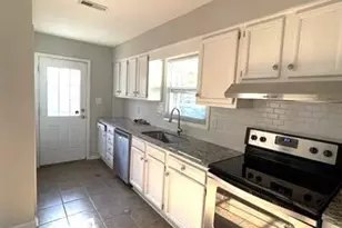 2109 Heather Glen Ln, Charlotte, NC 28208 - Photo 2