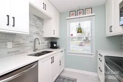 8084 Knights Bridge Road, Charlotte, NC 28210 - Photo 10