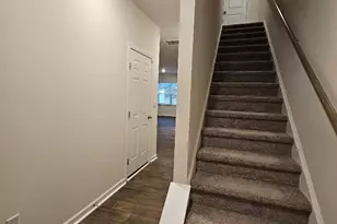 8017 Murray Br Dr, Charlotte, NC 28216 - Photo 8