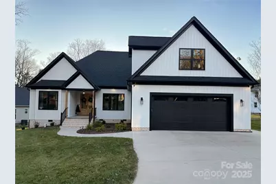 2057 13th Street NE, Hickory, NC 28601 - Photo 2
