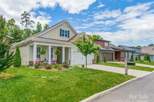 640 Summerfield Pl, Flat Rock, NC 28731 - Photo 2