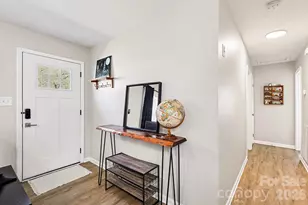 727 Thera Dr, Charlotte, NC 28206 - Photo 2