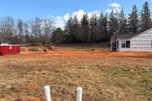 829B Wynnshire Dr, Hickory, NC 28601 - Photo 4