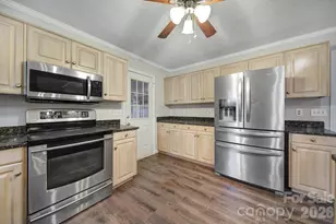 5026 Spicebush Ct, Charlotte, NC 28215 - Photo 16