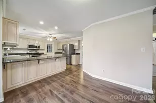 5026 Spicebush Ct, Charlotte, NC 28215 - Photo 18