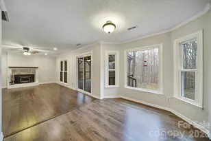 5026 Spicebush Ct, Charlotte, NC 28215 - Photo 12