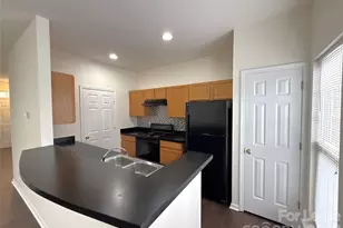 3038 Uxbridge Woods Ct, Charlotte, NC 28205 - Photo 6