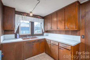 606 Frank St, Cherryville, NC 28021 - Photo 8