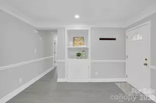 9715 Starwood Dr, Charlotte, NC 28215 - Photo 4