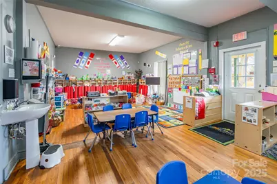 547 N Oakland Avenue, Statesville, NC 28677 - Photo 4