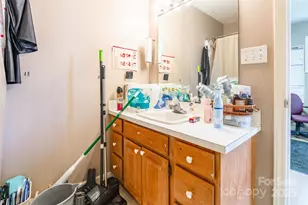 547 N Oakland Ave, Statesville, NC 28677 - Photo 32