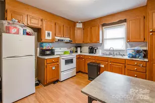 547 N Oakland Ave, Statesville, NC 28677 - Photo 34