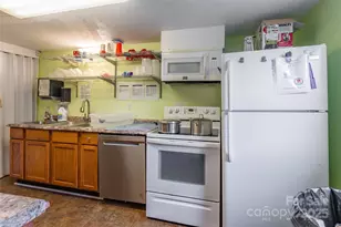 547 N Oakland Ave, Statesville, NC 28677 - Photo 26