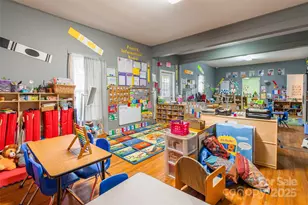 547 N Oakland Ave, Statesville, NC 28677 - Photo 6