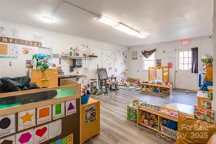 547 N Oakland Ave, Statesville, NC 28677 - Photo 16