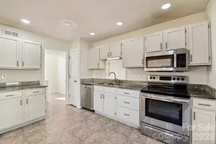 7106 Spring Creek Ln, Charlotte, NC 28273 - Photo 12